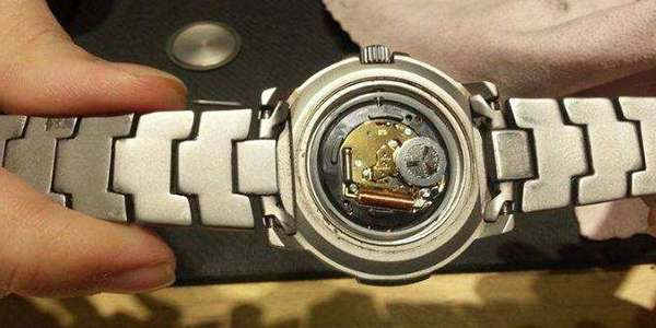 百达翡丽手表更换电池